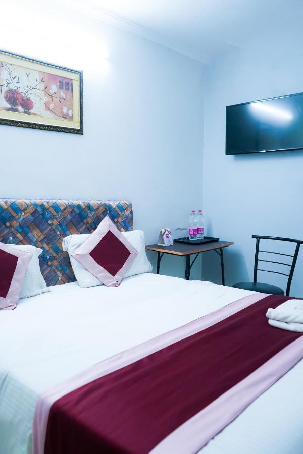 Comodo Satya Niketan Residency New Delhi Exterior photo
