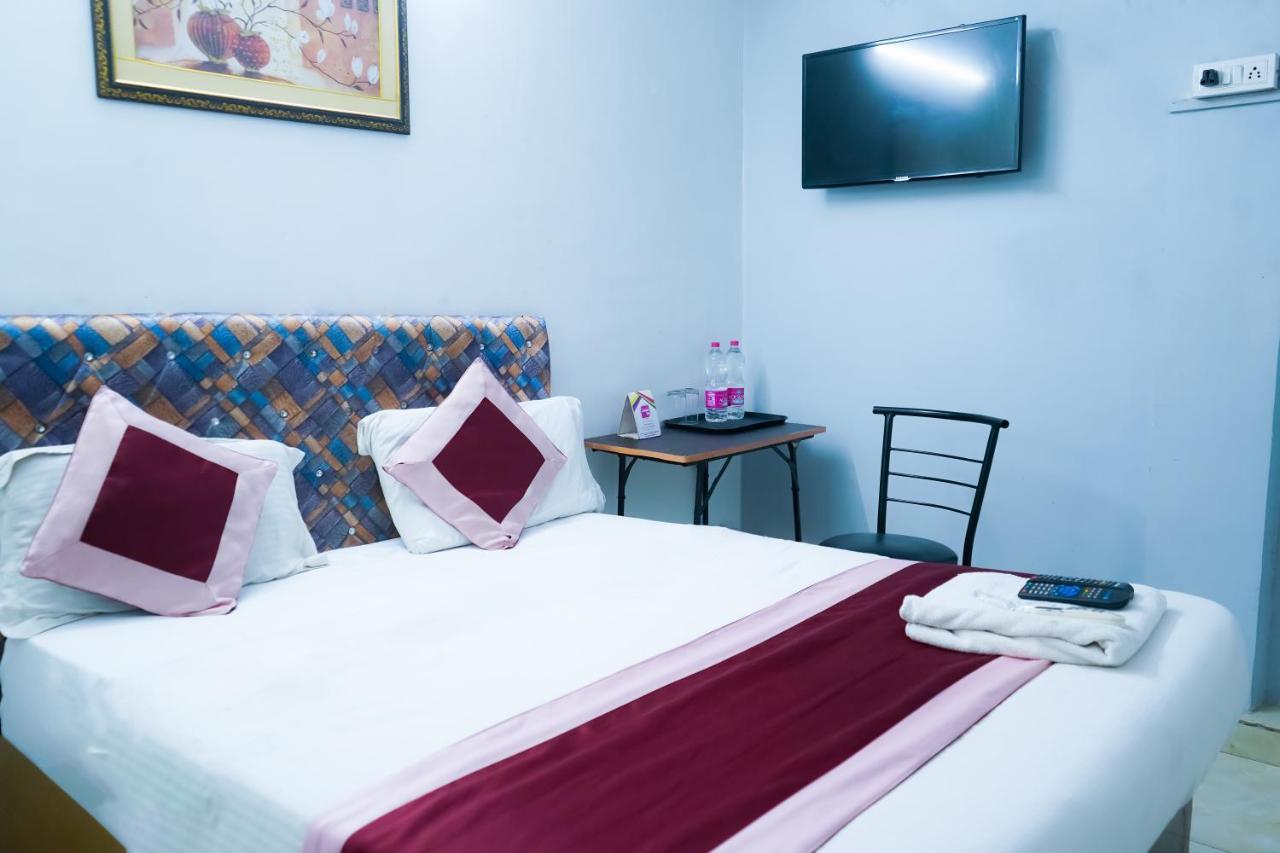 Comodo Satya Niketan Residency New Delhi Exterior photo
