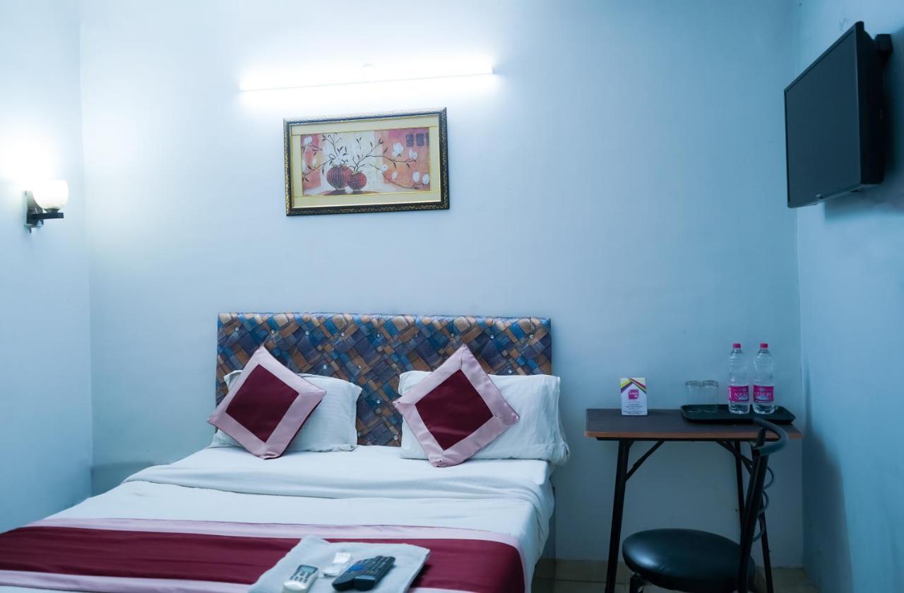 Comodo Satya Niketan Residency New Delhi Exterior photo